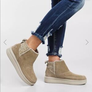 Hey Dude Mel Suede Shoe - Like New